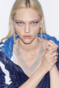 Sasha-Pivovarova-Messika-SS18-04-620x930.thumb.jpg.6efd94d8b5d872275b962ea559207790.jpg