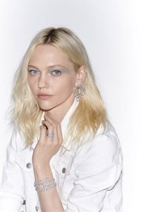 Sasha-Pivovarova-Messika-SS18-05-620x930.thumb.jpg.7de684eda80bd3e56fe3281edd65676b.jpg