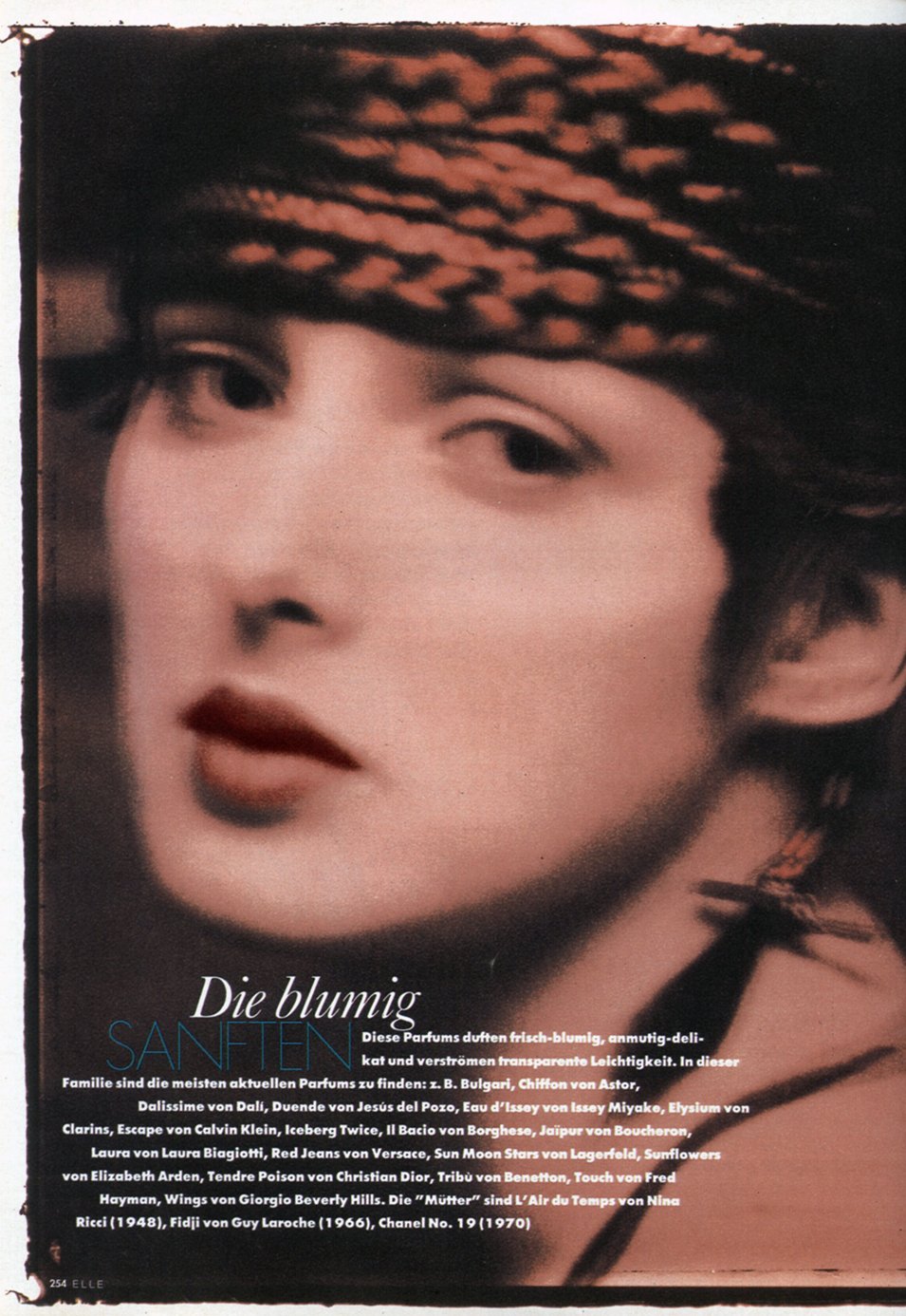 Teresa-Stewart-Unknown-ELLE-Germany-October-1994-Due-Schonen-Tochter-Sarah-Moon-03.jpg