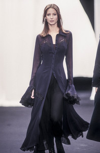 alberta-ferretti-fw-1993-15.thumb.jpg.c2d33a375b820cdb995c9ee4a8d045b6.jpg