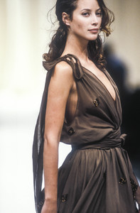 alberta-ferretti-ss-1994-10.thumb.jpg.0bbbcf1abe443349daf3d9a83c8fee6b.jpg