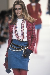 chanel-fw-1991-1.thumb.jpg.ac3c616290247a2684b4e3cf97b809ea.jpg