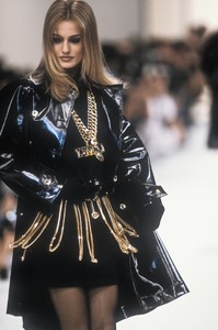 chanel-fw-1991-2.thumb.jpg.7c777e4bf5d09e0219b6e204ca48eec9.jpg