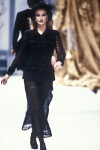 chanel-hc-fw-1991-7.thumb.jpg.616814d99589c85ada4587b611e8f284.jpg