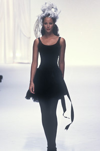 chanel-hc-fw-1994-15.thumb.jpg.9ebd7e249a2efcd59b30b550fae20812.jpg