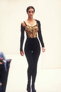 dolce-gabbana-fw-1990-3.thumb.jpg.1f9b3054e2dedf69526fa4635183dc54.jpg