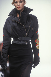 dolce-gabbana-fw-1992-21.thumb.jpg.47f096da856359d4c54108841ee71577.jpg