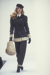 dolce-gabbana-fw-1992-46.thumb.jpg.9cbef22157eaef7a9e9dfec70f34e93e.jpg