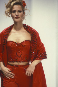 dolce-gabbana-ss-1992-5.thumb.jpg.7e7f80469ee37b82a75aec4fc87ee061.jpg