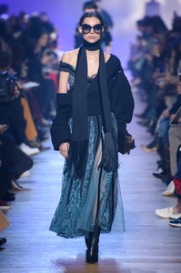 elie-saab-rf18-1046.thumb.jpg.508e4988dc3c5d40241ca25f8a3283d2.jpg