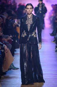 elie-saab-rf18-1610.thumb.jpg.ce7f272deed4868f90a4f8fca978ac8f.jpg