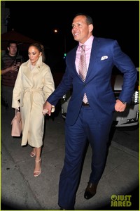 jennifer-lopez-alex-rodriguez-step-out-for-easter-dinner-date-03.jpg