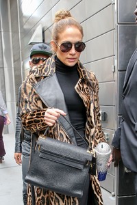 jennifer-lopez-leaving-the-rehearsal-in-nyc-04-24-2018-0.thumb.jpg.e8016cca73c12a815eeaf365b27ae1be.jpg