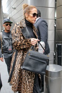 jennifer-lopez-leaving-the-rehearsal-in-nyc-04-24-2018-2.thumb.jpg.d6f2a79b69d09514767cf7c92f10da2d.jpg