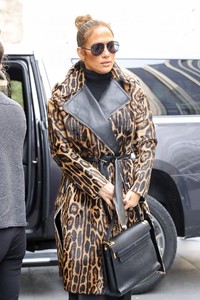 jennifer-lopez-leaving-the-rehearsal-in-nyc-04-24-2018-3.thumb.jpg.52d6ffaf1d83464dfb0cc431dd046624.jpg