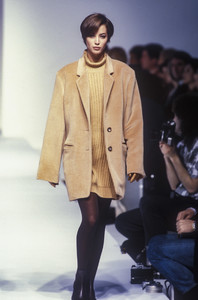 jil-sander-fw-1990-5.thumb.jpg.113b33242cde40bf57ca1d7dd36ff779.jpg