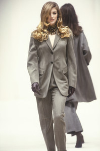 jil-sander-fw-1992-18.thumb.jpg.f497279dd372593f7a2a753c26d0b1ef.jpg