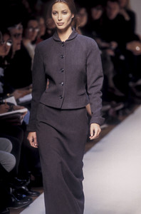 jil-sander-fw-1993-18.thumb.jpg.72e736ce897f5a4444cbc2087636e4d6.jpg