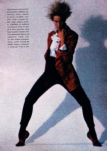 marie_claire_italia_dec_1990_26.thumb.jpg.18638feea8c660c19b3557227abddf18.jpg