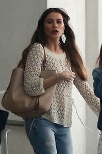 sofia-vergara-leaving-a-dermatologist-in-beverly-hills-0.jpg