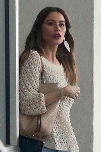 sofia-vergara-leaving-a-dermatologist-in-beverly-hills-1.jpg