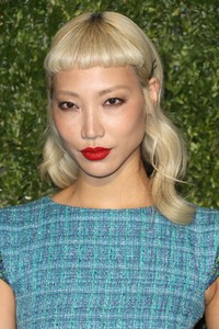 soo-joo-park-chanel-tribeca-2018-artists-dinner-in-nyc-5.jpg