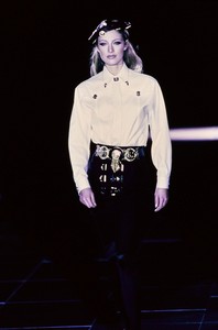 versace-fw-1992-2.thumb.jpg.0d299225b86fa6fe1bd344ba77b06f2b.jpg