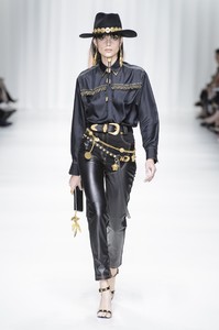 versace-rs18-5831.thumb.jpg.04a6688992f0de124f01637997e9552e.jpg