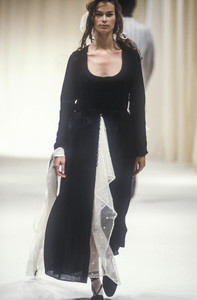 1894535370_AlbertaFerretti1994WomenRTW142.thumb.jpg.70e15ae56e3b4937bf62a517dd782a27.jpg