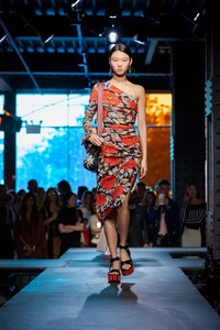 21-dvf-spring-2018.thumb.jpg.eac6e8a5b8bb290a7238ac21ff9b64c9.jpg