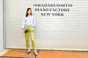 Alexa+Chung+Prada+Resort+2019+Fashion+Show+SCPi_KGTThZx.jpg