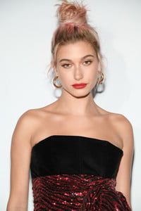 Hailey+Baldwin+Dior+Dinner+Arrivals+71st+Annual+lpS-wetBtkyx.jpg