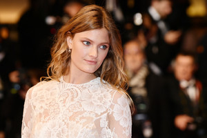 Constance+Jablonski+House+Jack+Built+Red+Carpet+fvrDsooPqoAx.jpg