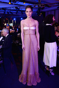 Hilary+Rhoda+70th+Annual+Parsons+Benefit+UPHkeW-ff1Nx.jpg