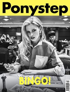 Lara-Stone-Editorial01.thumb.jpg.223a2afb210a359186e4cc19311bbde4.jpg