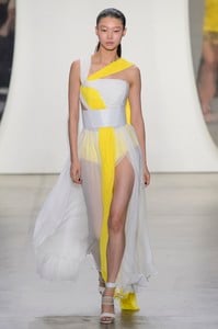 Prabal-Gurung-RS18-4735.thumb.jpg.3a796b25c8d5c983d50714e4cada5183.jpg