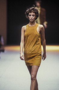 alberta-ferretti-ss-1991-11.thumb.jpg.da3a58a8bacef9296a27a59a0bf90337.jpg