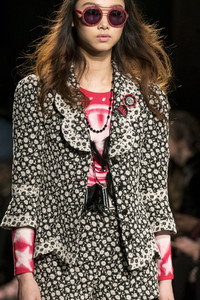 anna-sui-clp-rs18-3272.thumb.jpg.43504d5ad4d939829bb719013d29a7c3.jpg