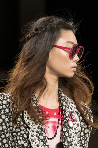 anna-sui-clp-rs18-3276.thumb.jpg.06c6e61db5351ed7312c8cd1694c5760.jpg