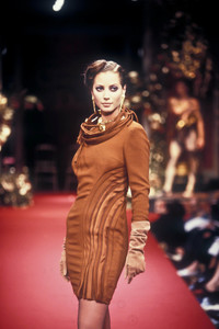 christian-dior-hc-fw-1994-6.thumb.jpg.e671af6741ac81ccad20c98d3cdfbe19.jpg