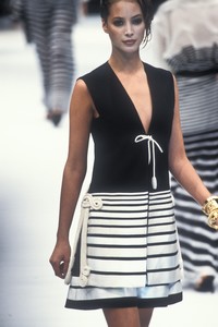 gianfranco-ferre-ss-1994-1.thumb.jpg.e2a8d24bdb6debb4a43d628507c8f37b.jpg