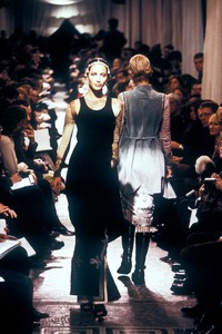 jean-paul-gaultier-ss-1994-3.thumb.jpg.bd657fe1338c7410a7b9ad983d0b08b9.jpg