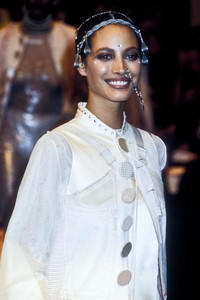 jean-paul-gaultier-ss-1994-7.thumb.jpg.5865b5d8681e029211bd7caf2e1090a8.jpg