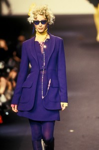 karl-lagerfeld-fw-1994-2.thumb.jpg.ef65628f4c4e2dcfc2bb77bef3348066.jpg