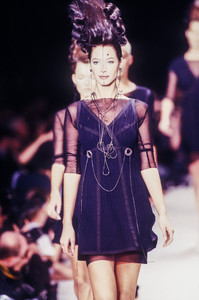 karl-lagerfeld-ss-1994-2.thumb.jpg.6593193bf6fc150e7ac6f736370d8cff.jpg