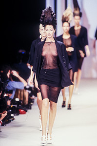 karl-lagerfeld-ss-1994-3.thumb.jpg.767c05373454aa31d56f868c254c1e8a.jpg