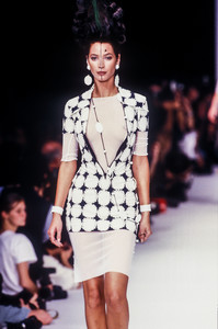 karl-lagerfeld-ss-1994-7.thumb.jpg.61ca80d2d79ec8c28109ec2899d1f511.jpg