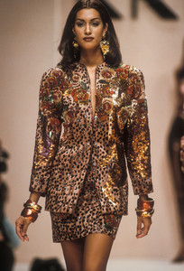 krizia-fw-1992-1.thumb.jpg.5e135e6709a23f0c563a7edb20bc99b4.jpg