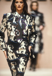 krizia-fw-1992-23.thumb.jpg.0f88817ddc5606f5b3864aa064b7e73d.jpg