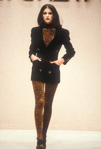 krizia-fw-1992-8.thumb.jpg.d6bd27d99c636f0771bd69370fc05892.jpg